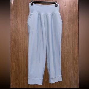 Old Navy Women's Soft Blue Cropped Leggings Size Medium (Pre-Owned)